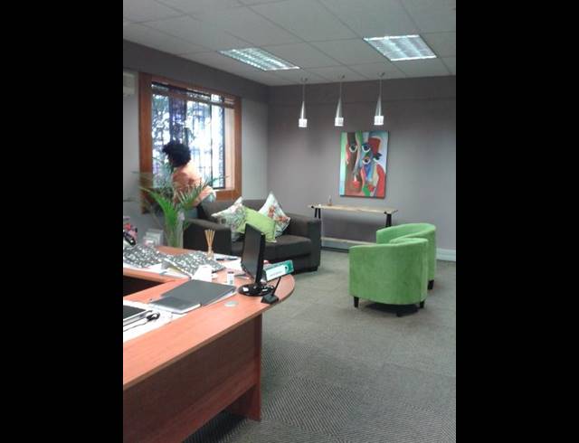 229M² OFFICE TO LET IN BELLVILLE CENTRAL